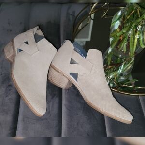 NWOT Dolce Vita Ankle Boot Size 8.5